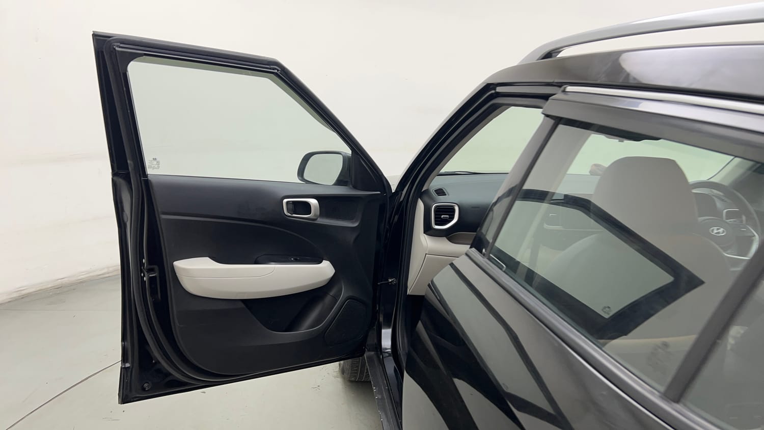Used 2022 Hyundai Venue SX 1.2 Petrol Petrol Manual interior LEFT FRONT DOOR OPEN VIEW