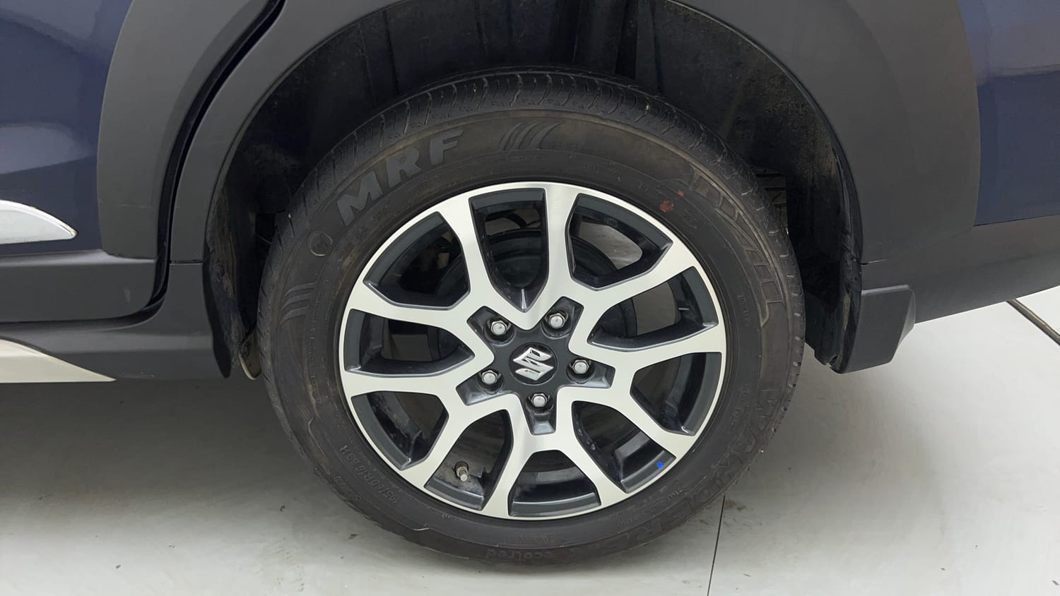 Used 2022 Maruti Suzuki XL6 Alpha Plus MT Petrol Petrol Manual tyres LEFT REAR TYRE RIM VIEW