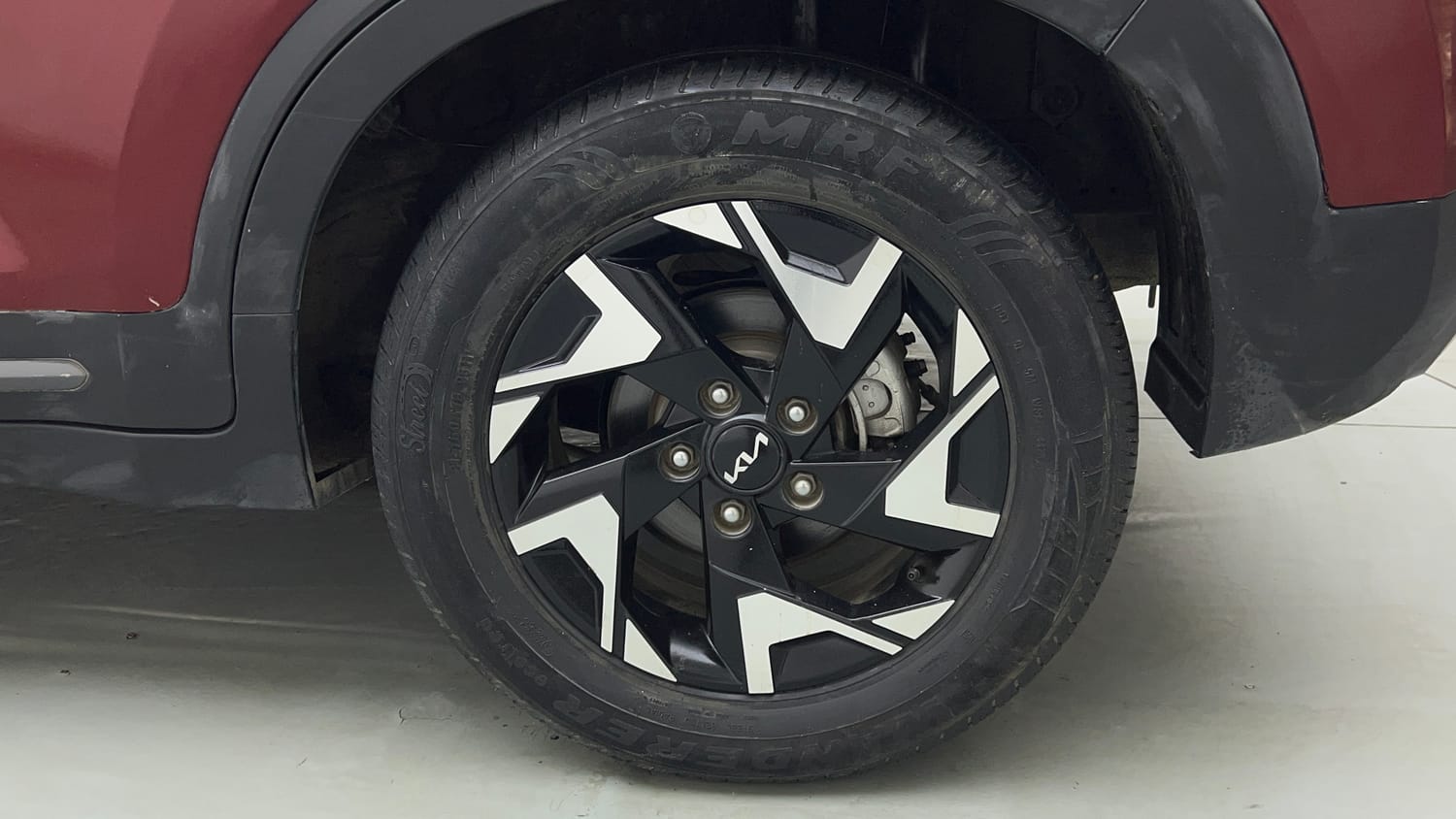 Used 2024 Kia Sonet GTX Plus 1.0 Turbo Petrol DCT Dual Tone Petrol Automatic tyres LEFT REAR TYRE RIM VIEW