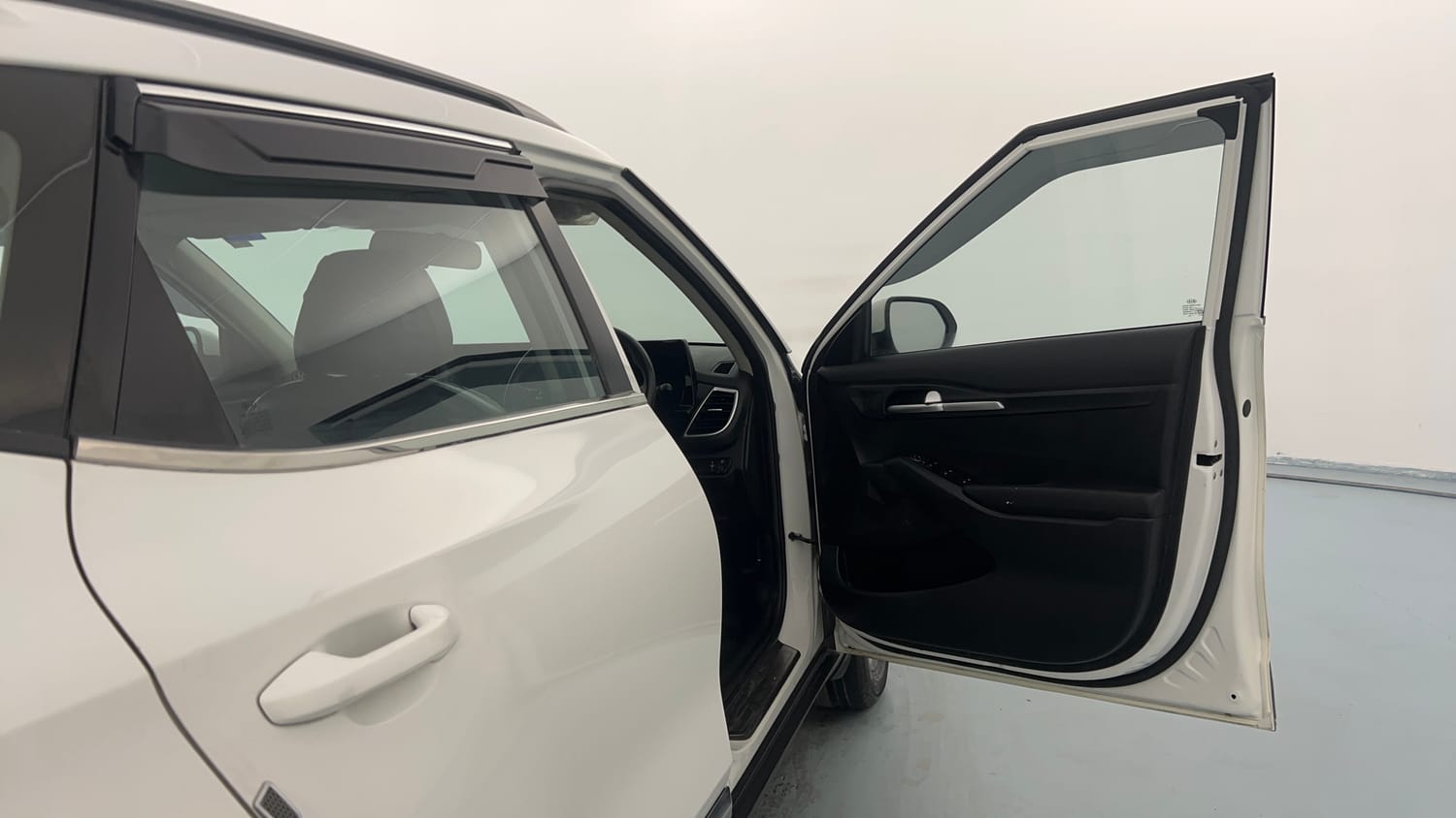 Used 2020 Kia Seltos HTK Plus 1.5 Petrol Manual interior RIGHT FRONT DOOR OPEN VIEW