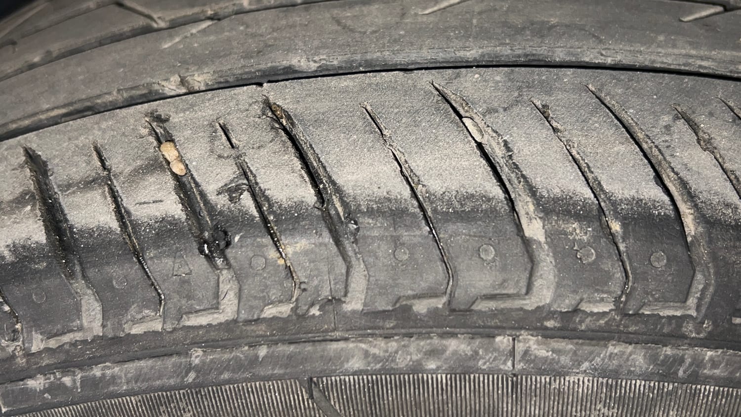 Used 2019 Tata Nexon XM Petrol Manual tyres RIGHT FRONT TYRE TREAD VIEW