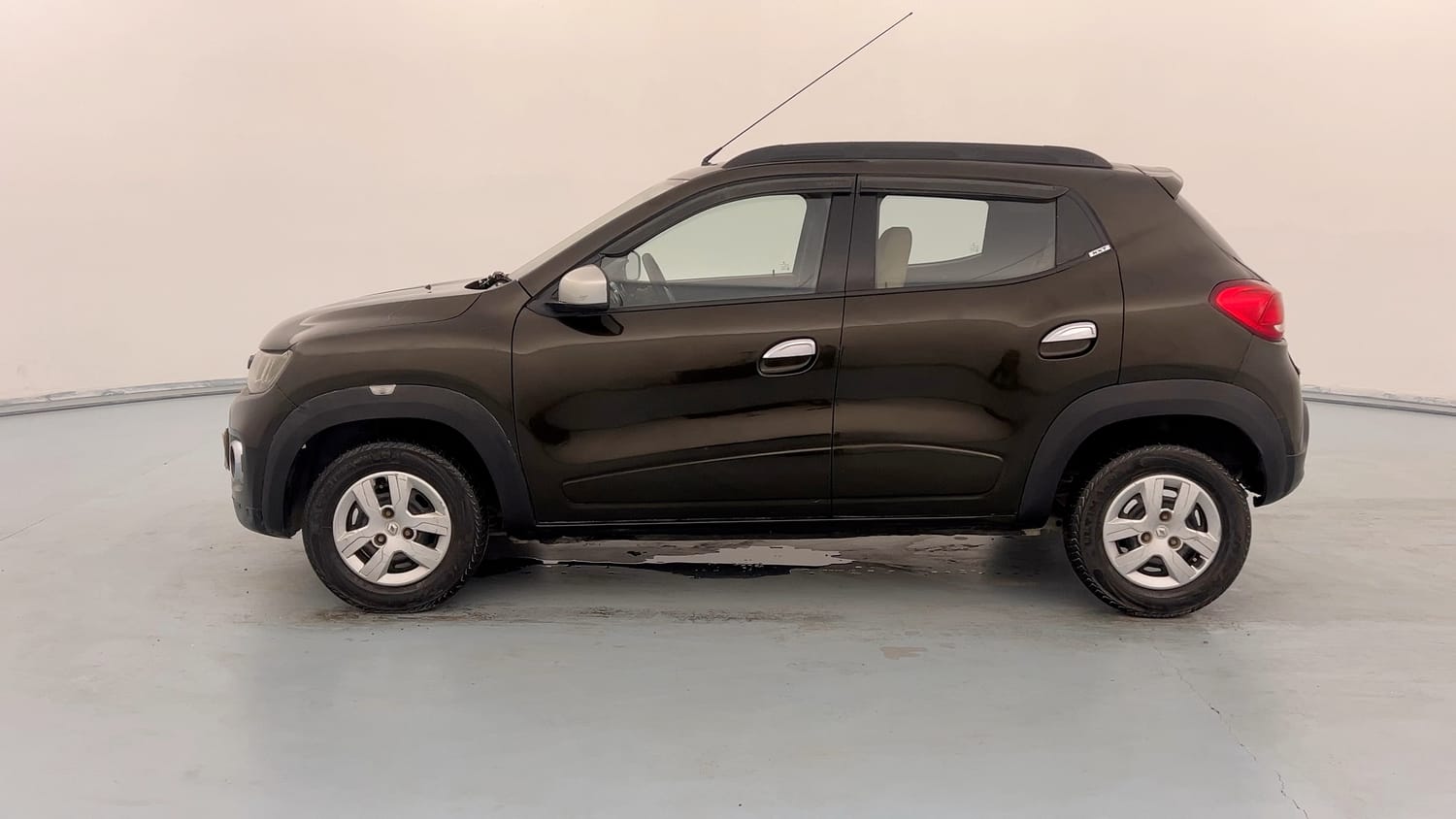 Used 2017 Renault Kwid 1.0 RXT AMT Opt Petrol Automatic exterior LEFT SIDE VIEW