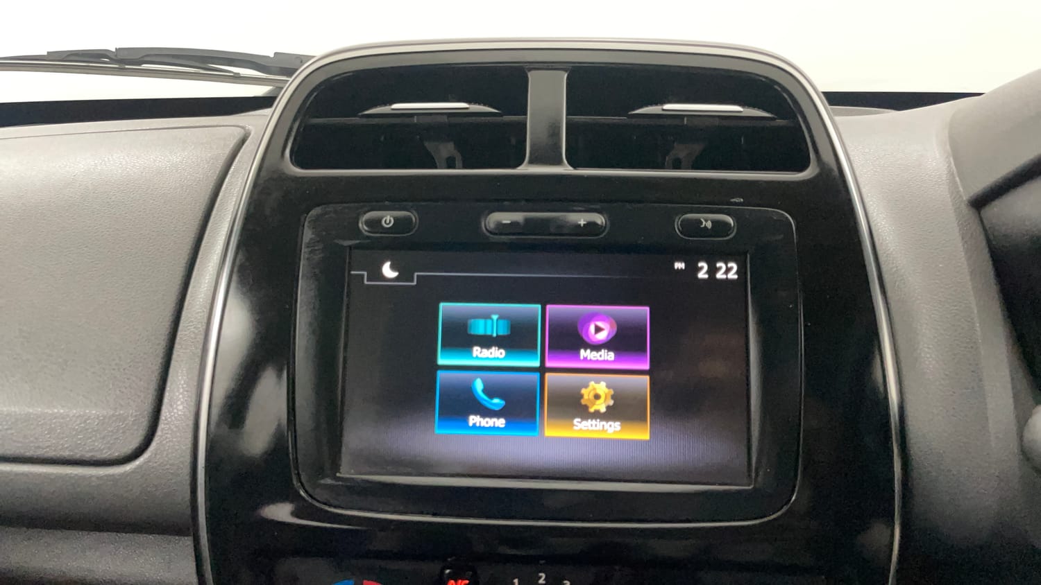Used 2019 Renault Kwid RXT (O) 1.0 SCE Edition Petrol Manual top_features Integrated (in-dash) music system