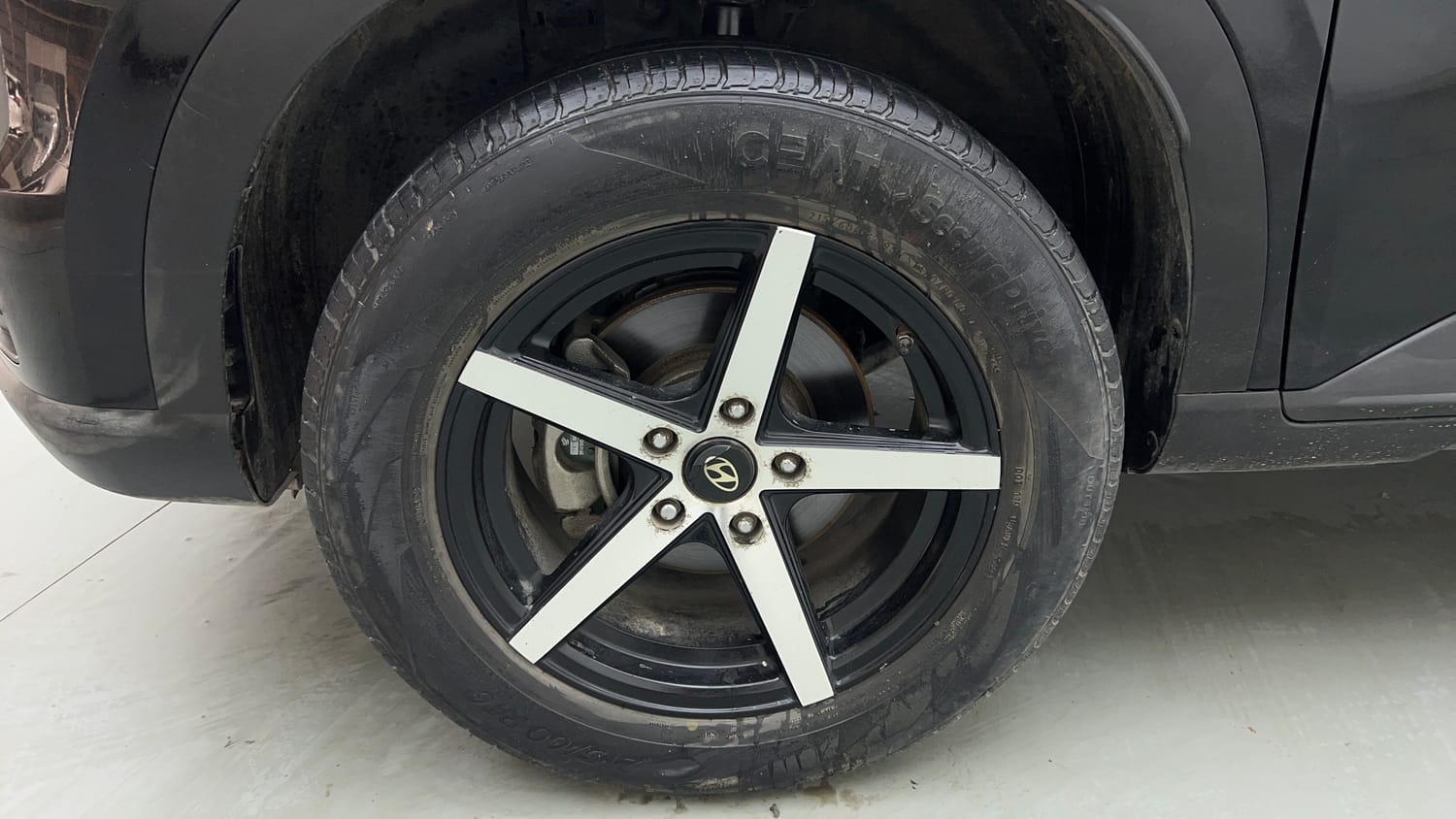 Used 2022 Hyundai Venue SX 1.2 Petrol Petrol Manual tyres LEFT FRONT TYRE RIM VIEW