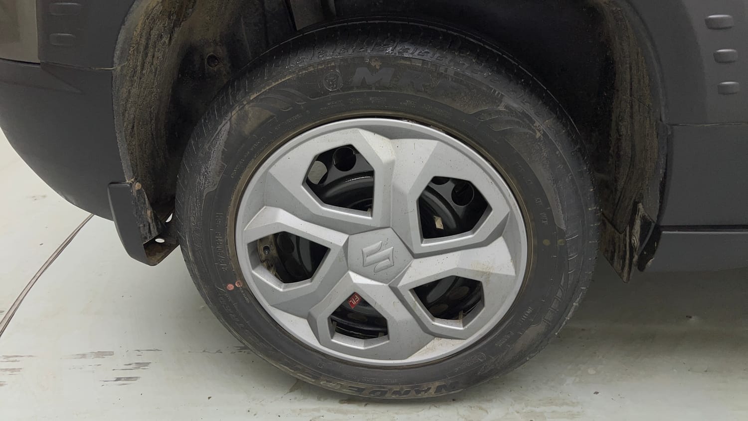 Used 2023 Maruti Suzuki Brezza VXi Petrol Manual tyres RIGHT REAR TYRE RIM VIEW