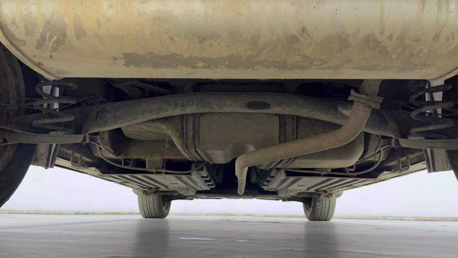 Used 2017 Maruti Suzuki Vitara Brezza VDi (O) Diesel Manual extra REAR UNDERBODY VIEW (TAKEN FROM REAR)