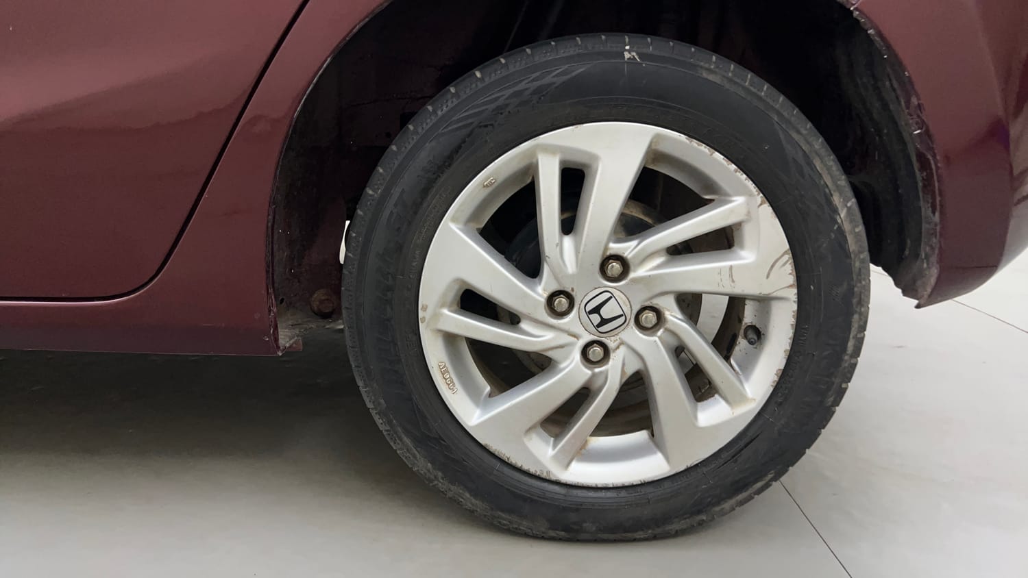 Used 2015 Honda Jazz V Petrol Petrol Manual tyres LEFT REAR TYRE RIM VIEW