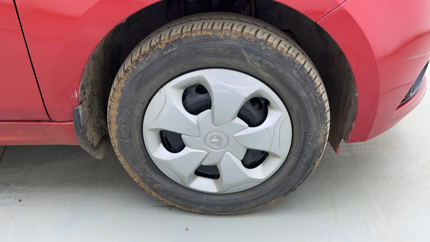 Used 2018 Tata Tiago Revotron XT Petrol Manual tyres RIGHT FRONT TYRE RIM VIEW