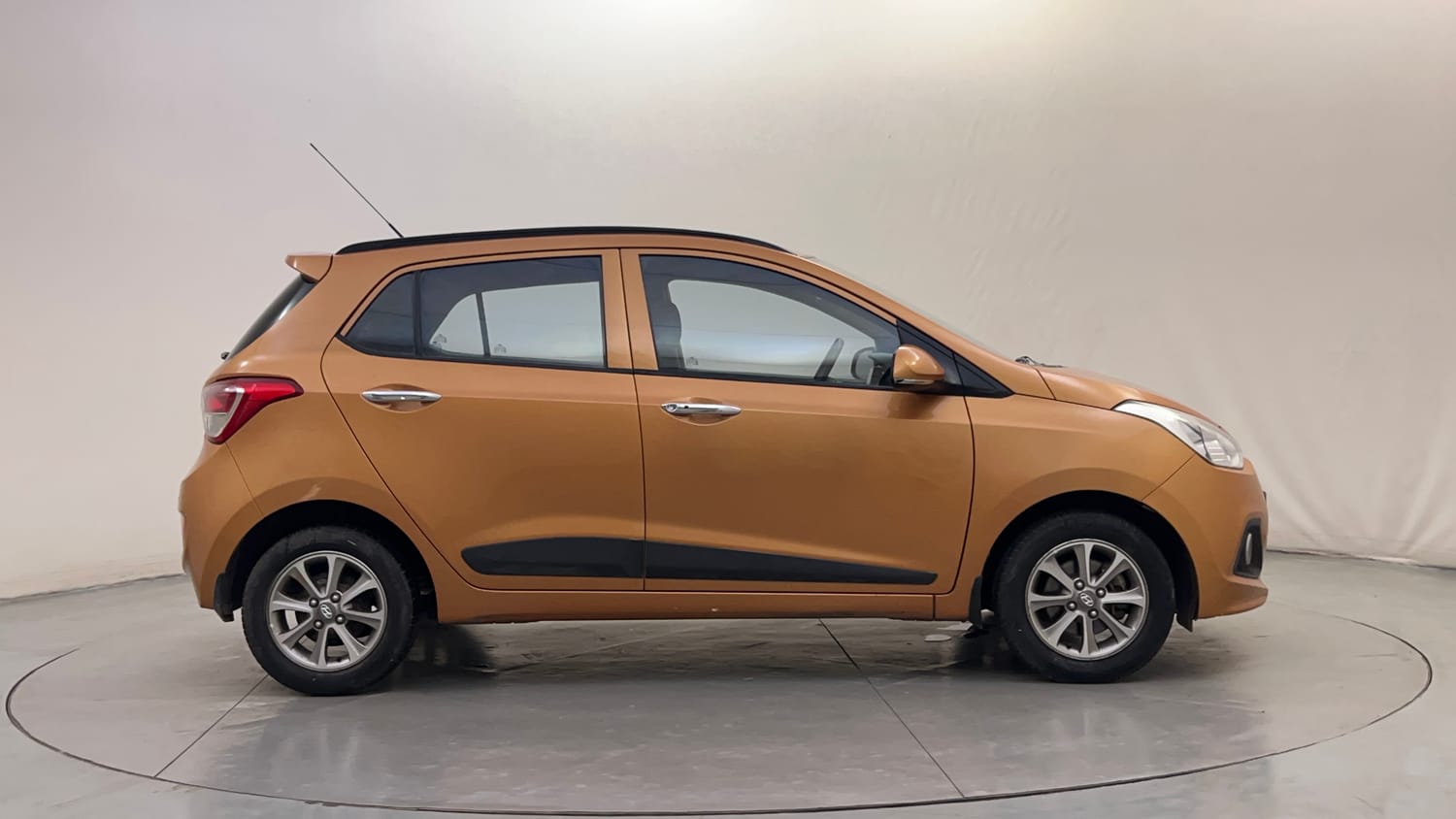 Used 2015 Hyundai Grand i10 Asta 1.2 Kappa VTVT (O) Petrol Manual exterior RIGHT SIDE VIEW
