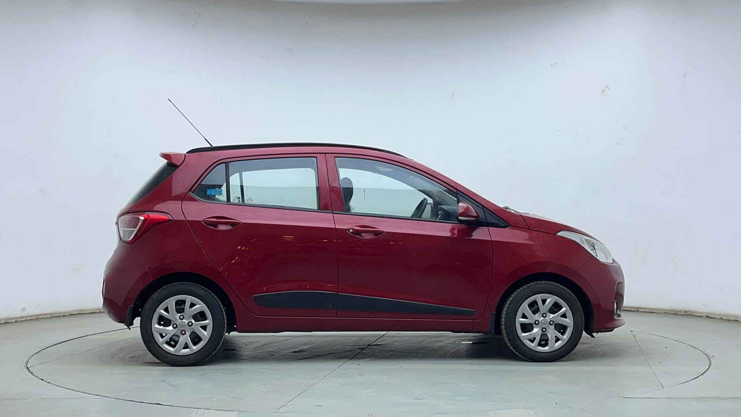 Used 2019 Hyundai Grand i10 Sportz 1.2 Kappa VTVT Petrol Manual exterior RIGHT SIDE VIEW