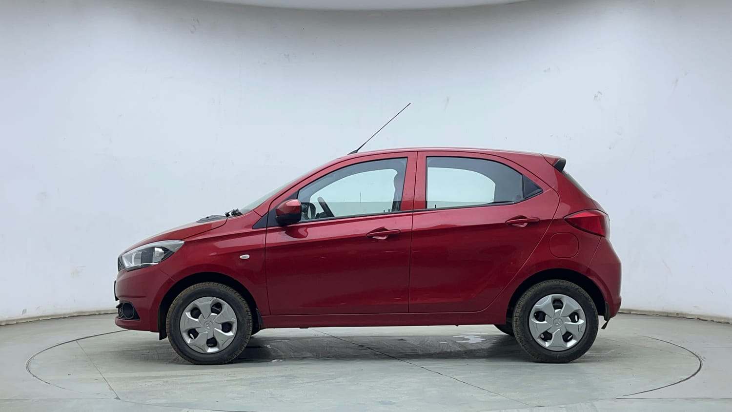 Used 2018 Tata Tiago Revotron XT Petrol Manual exterior LEFT SIDE VIEW