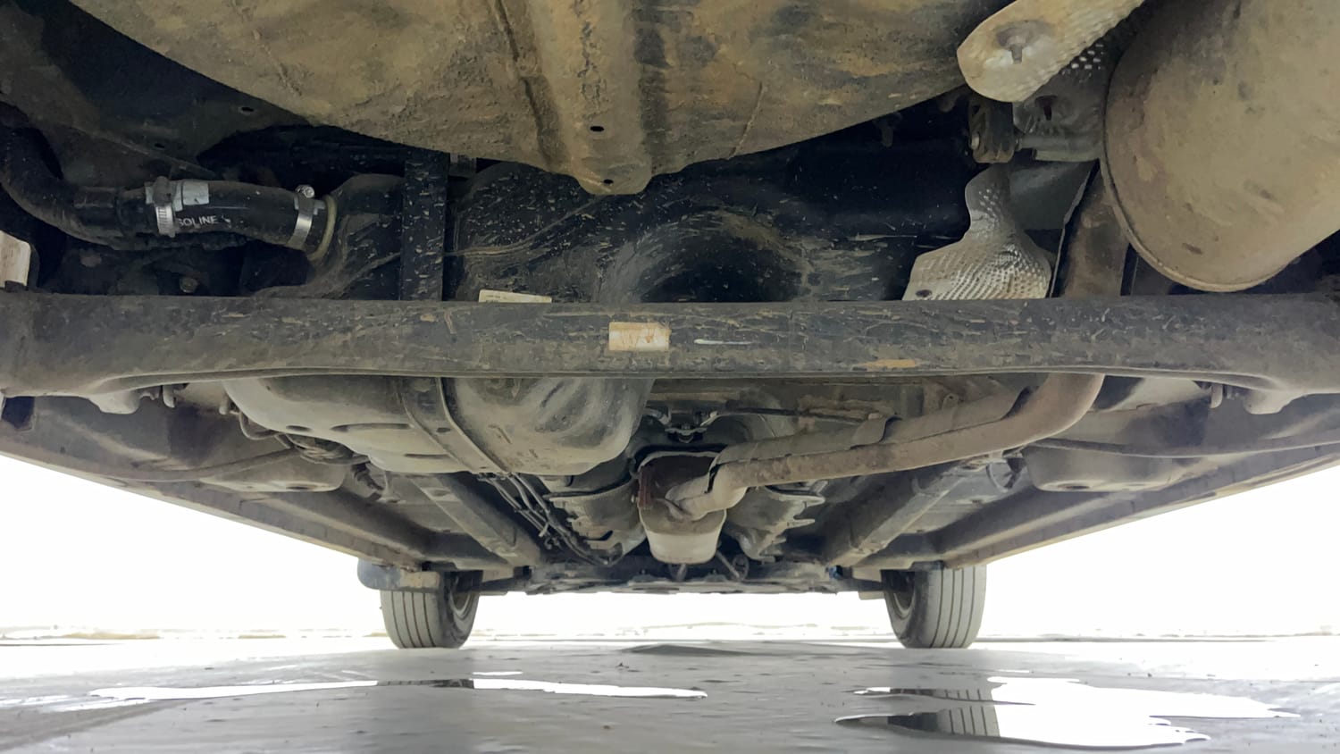 Used 2022 Mahindra XUV 300 W8 (O) 1.2 Petrol Petrol Manual extra REAR UNDERBODY VIEW (TAKEN FROM REAR)