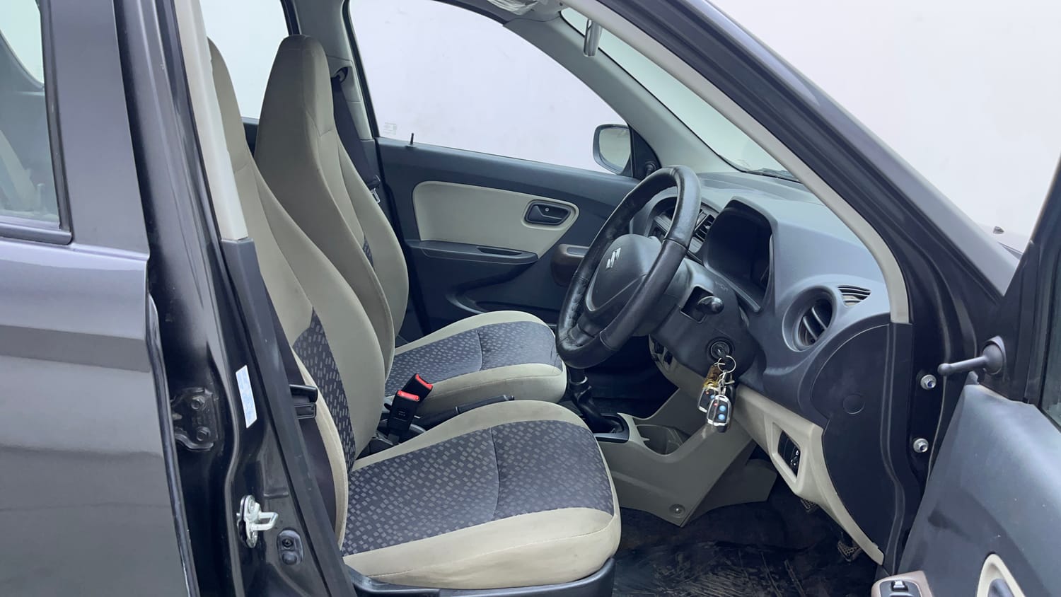 Used 2015 Maruti Suzuki Alto K10 LXi Petrol Manual interior RIGHT SIDE FRONT DOOR CABIN VIEW