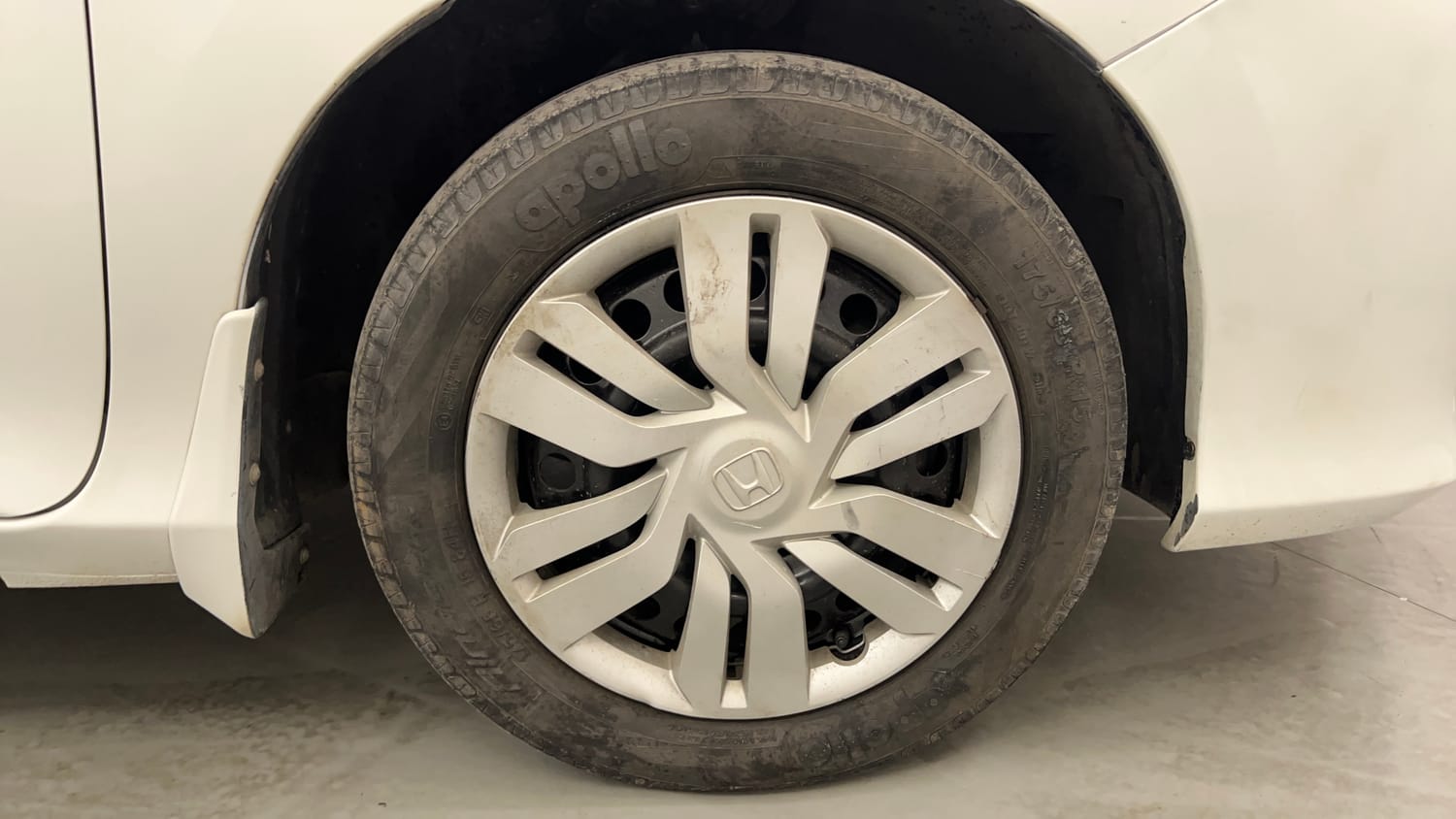 Used 2016 Honda City SV Diesel Diesel Manual tyres RIGHT FRONT TYRE RIM VIEW