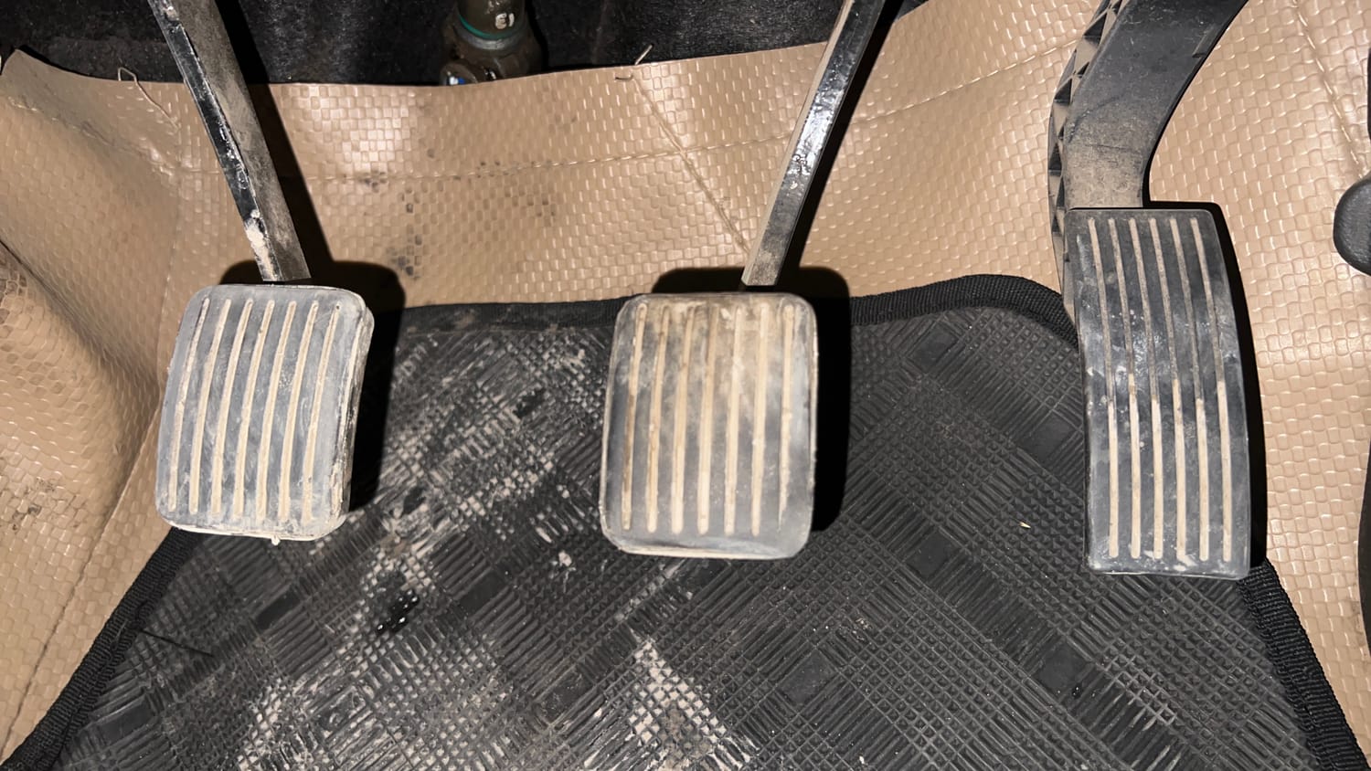 Used 2014 Hyundai Grand i10 Sportz 1.1 CRDi Diesel Manual interior PEDALS VIEW