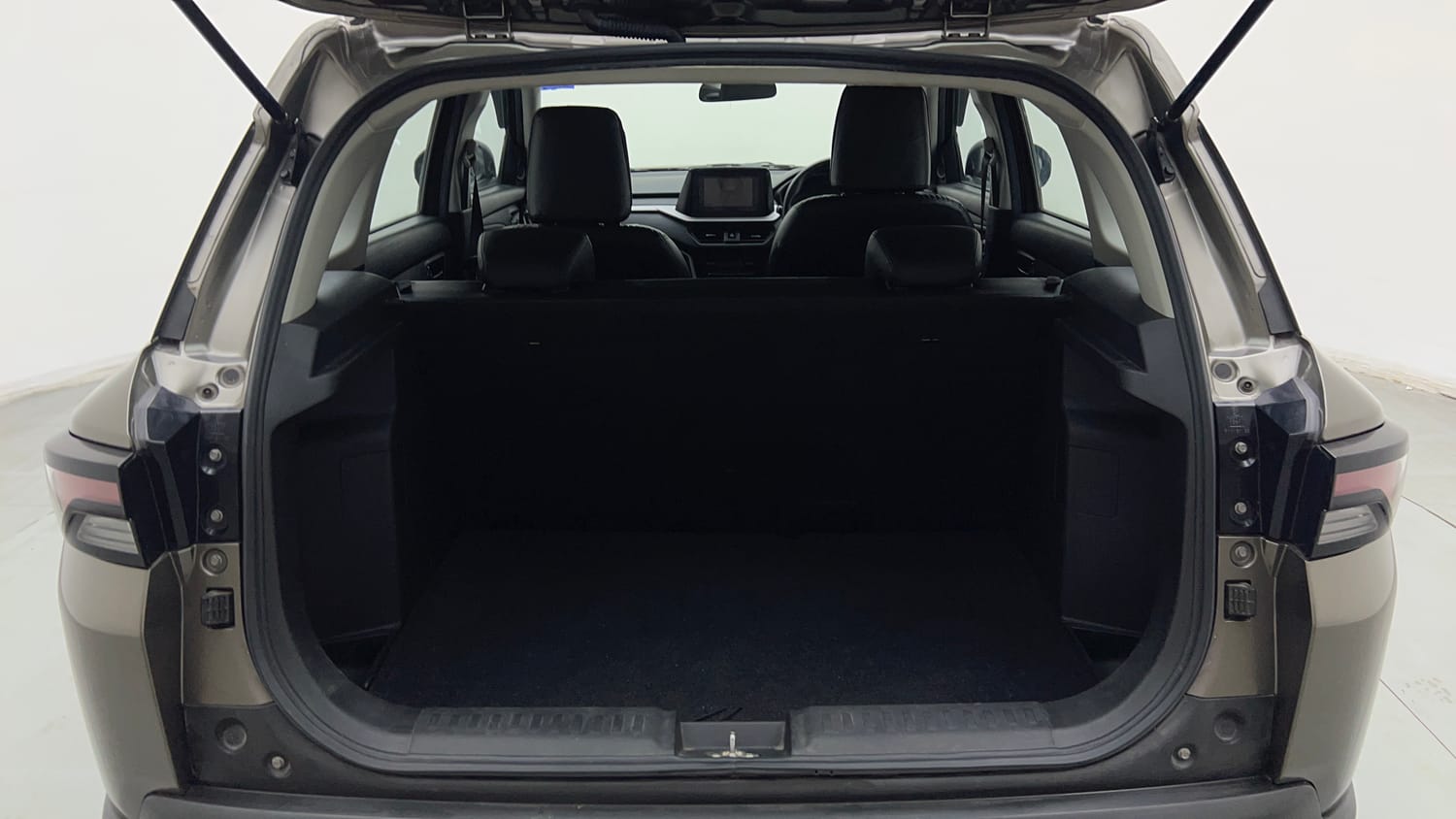 Used 2023 Maruti Suzuki Brezza VXi Petrol Manual interior DICKY INSIDE VIEW