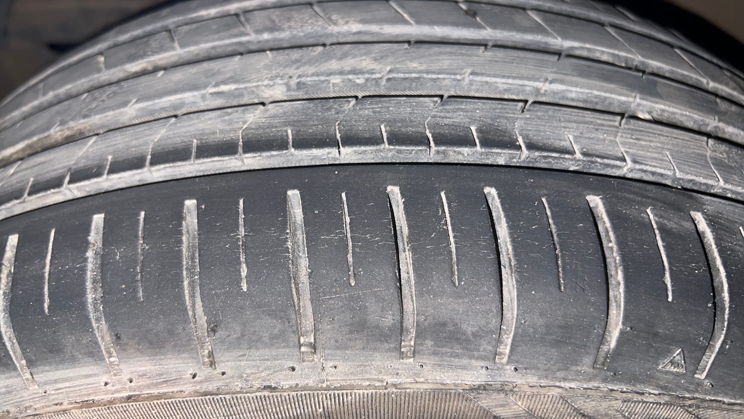 Used 2023 Toyota Glanza G Petrol Manual tyres LEFT FRONT TYRE TREAD VIEW