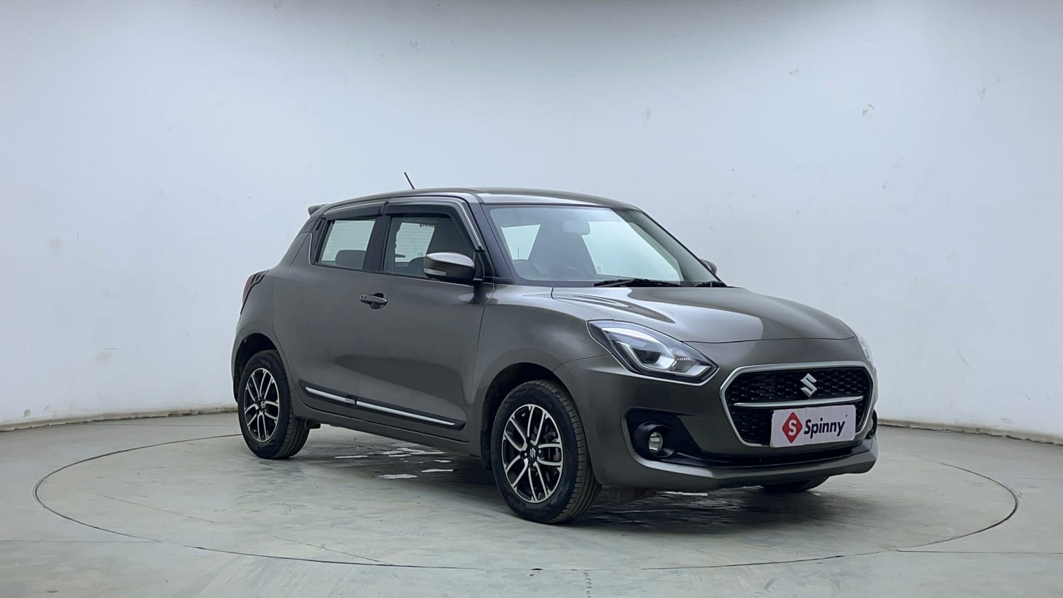 Used 2023 Maruti Suzuki Swift ZXi Plus AMT Petrol Automatic exterior RIGHT FRONT CORNER VIEW