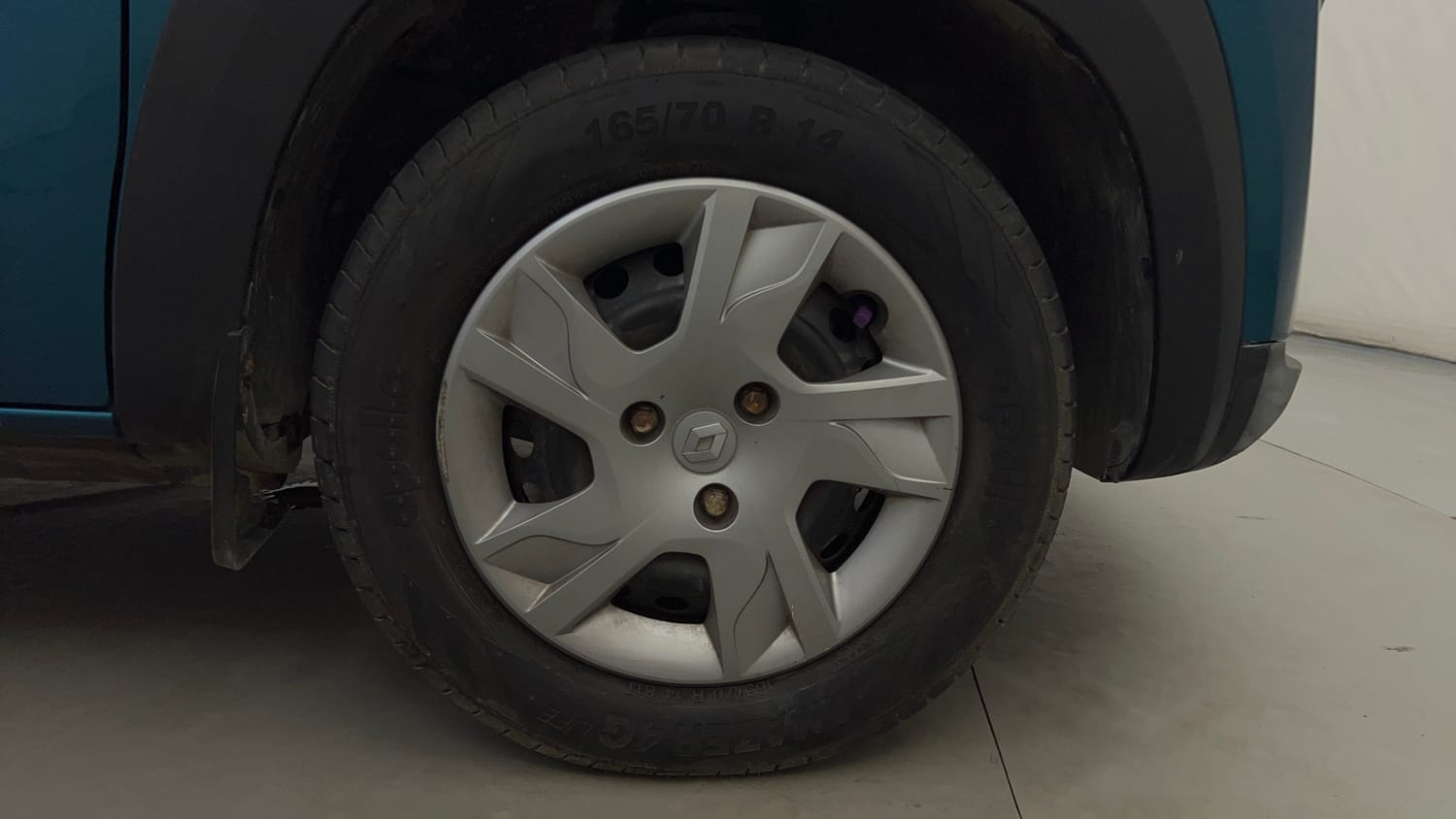 Used 2020 Renault Kwid 1.0 RXT AMT Opt Petrol Automatic tyres RIGHT FRONT TYRE RIM VIEW