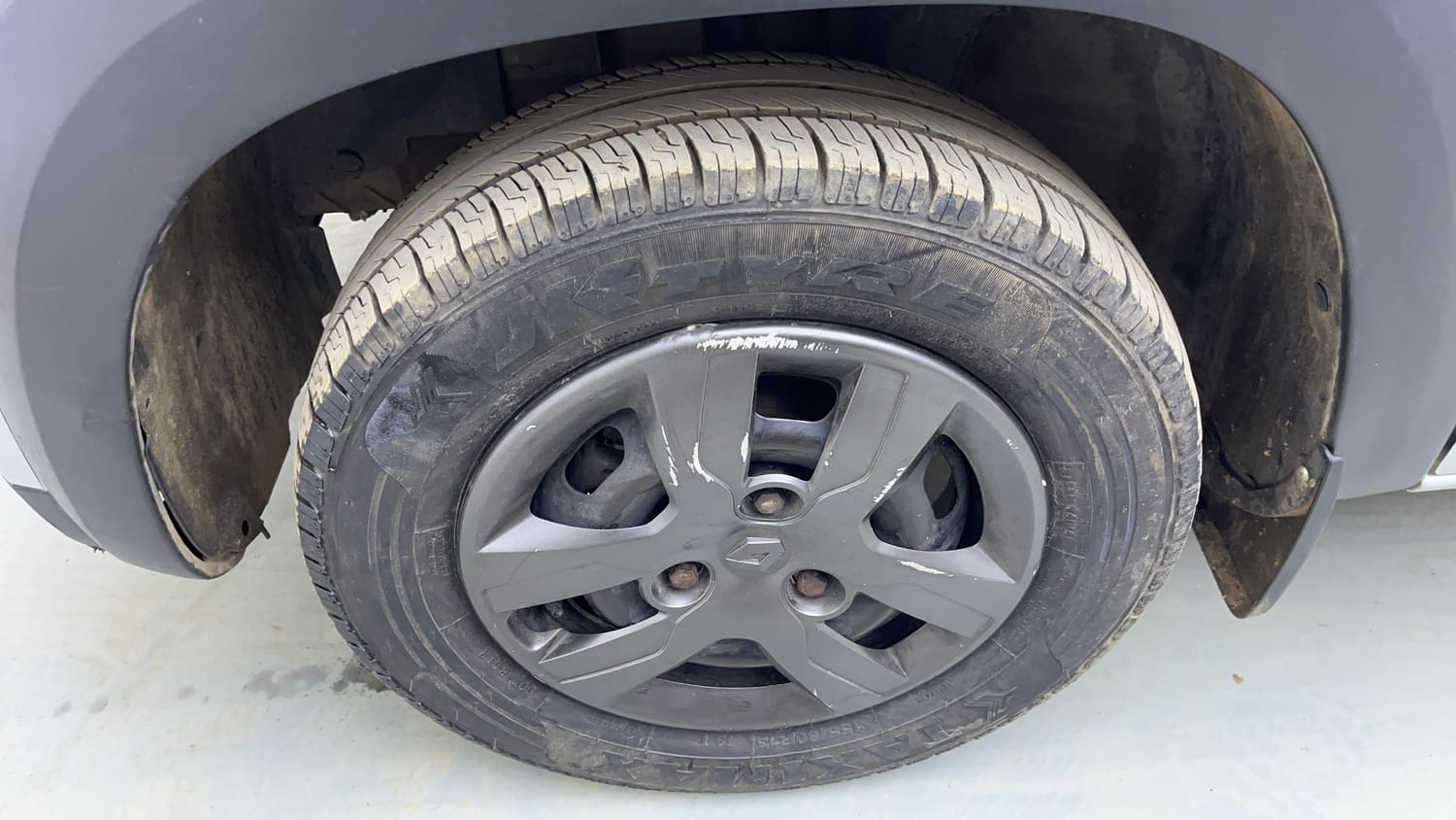 Used 2016 Renault Kwid 1.0 RXT Petrol Manual tyres LEFT FRONT TYRE RIM VIEW