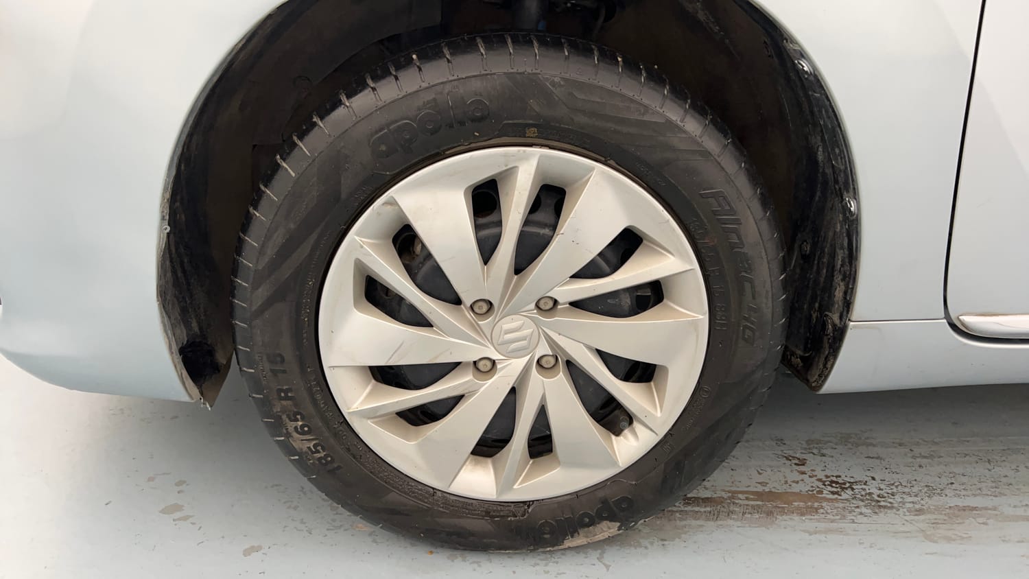 Used 2023 Maruti Suzuki Baleno Delta MT Petrol Manual tyres LEFT FRONT TYRE RIM VIEW