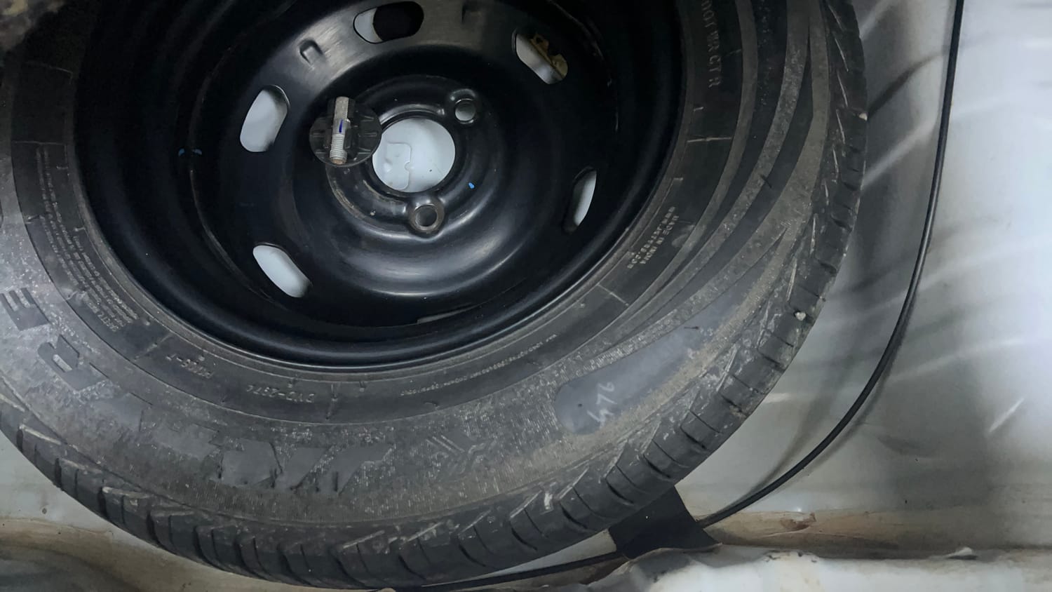Used 2018 Renault Kwid 1.0 RXT AMT Opt Petrol Automatic tyres SPARE TYRE VIEW
