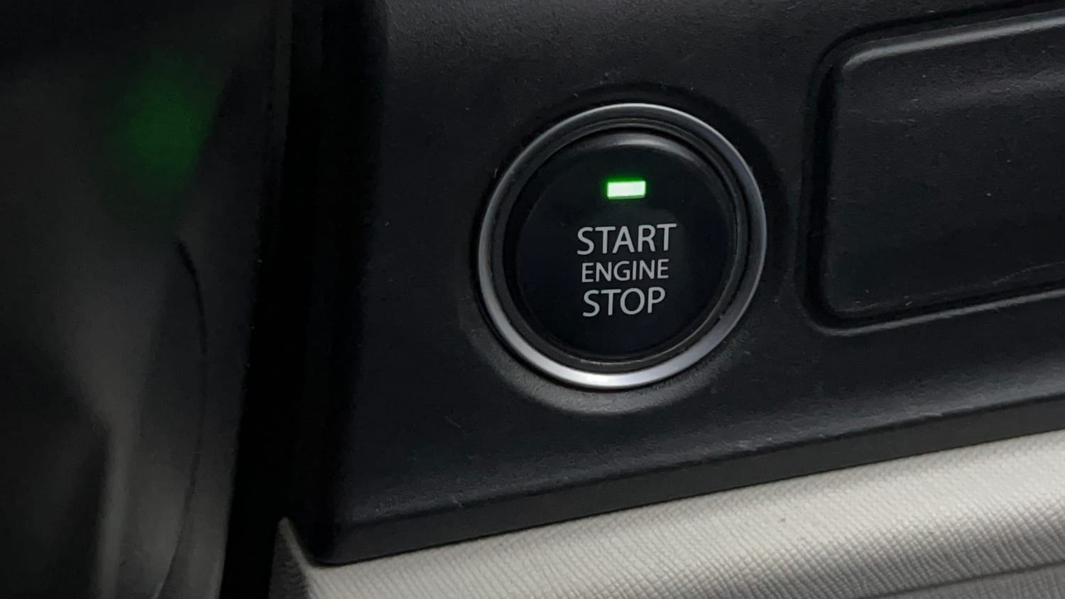 Used 2022 Tata Altroz XZ Plus i-Turbo Petrol Petrol Manual top_features Keyless start