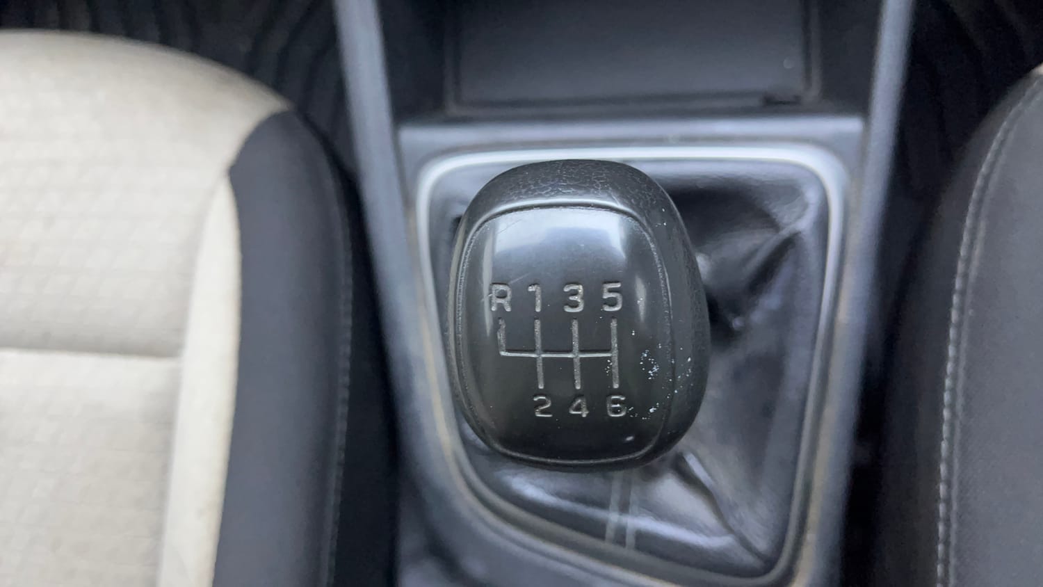 Used 2019 Hyundai Verna EX 1.4 VTVT Petrol Manual interior GEAR  KNOB VIEW