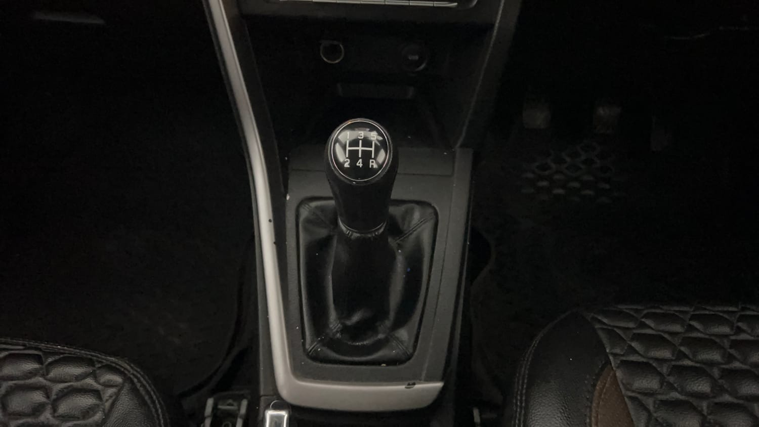 Used 2023 Maruti Suzuki Brezza VXi Petrol Manual interior GEAR  KNOB VIEW