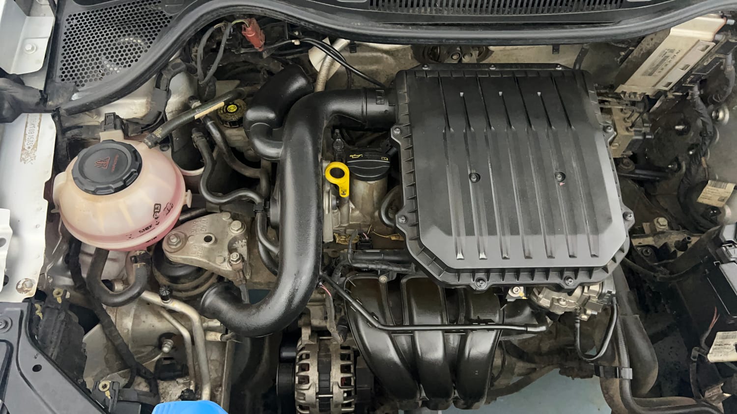Used 2019 Volkswagen Ameo Comfortline 1.0L (P) Petrol Manual engine ENGINE RIGHT SIDE VIEW