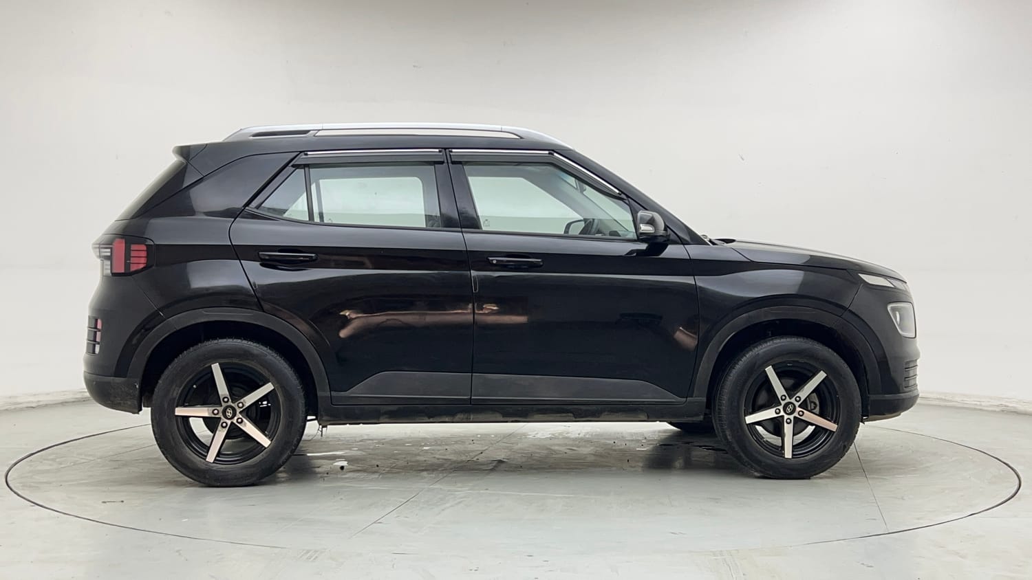 Used 2022 Hyundai Venue SX 1.2 Petrol Petrol Manual exterior RIGHT SIDE VIEW