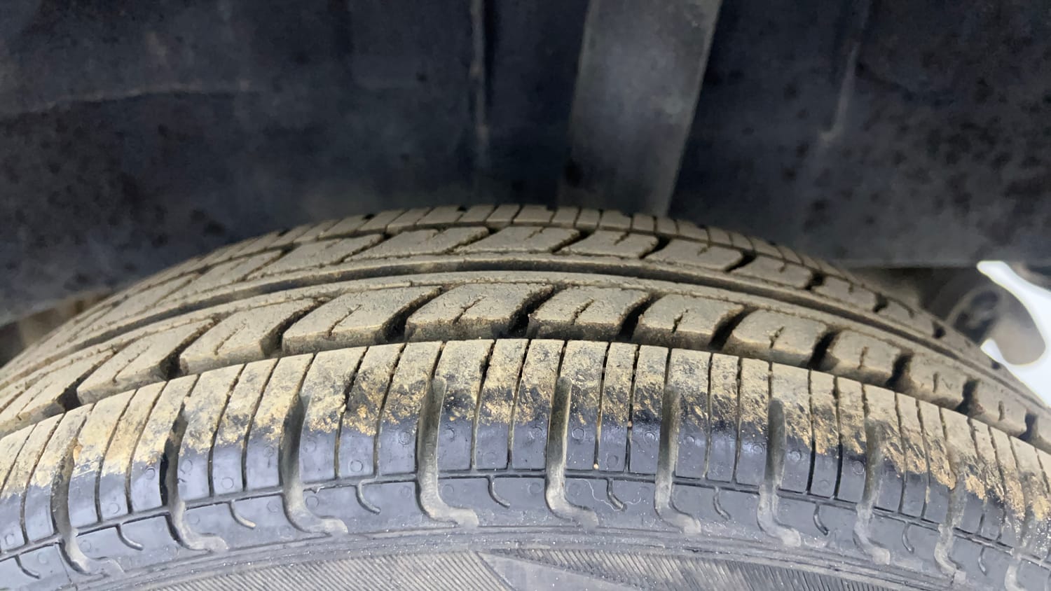 Used 2018 Renault Kwid 1.0 RXT AMT Opt Petrol Automatic tyres LEFT REAR TYRE TREAD VIEW
