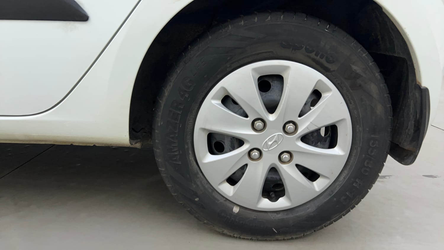 Used 2012 Hyundai i10 Magna 1.1 iRDE2 Petrol Manual tyres LEFT REAR TYRE RIM VIEW