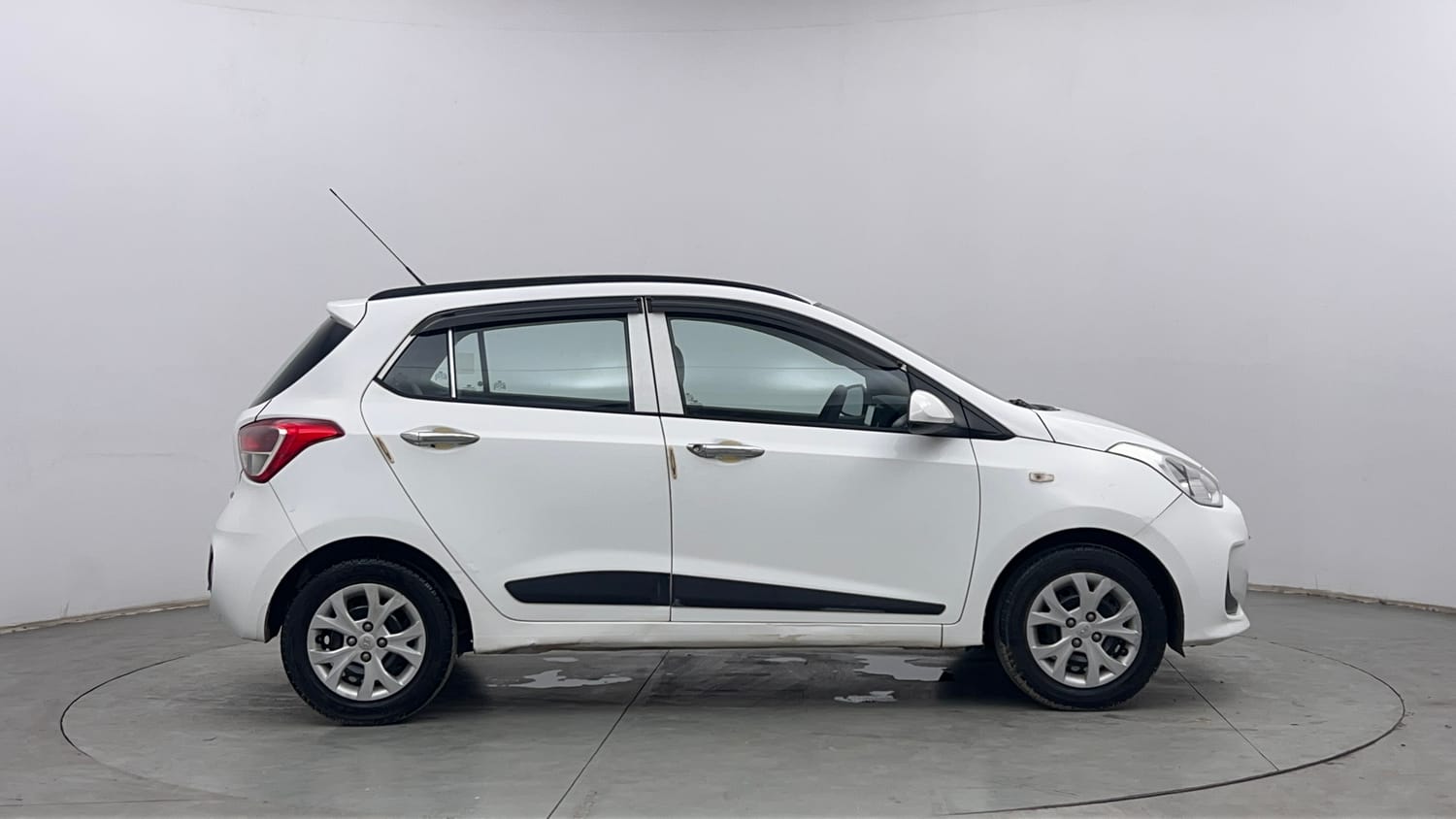 Used 2019 Hyundai Grand i10 Magna 1.2 Kappa VTVT Petrol Manual exterior RIGHT SIDE VIEW