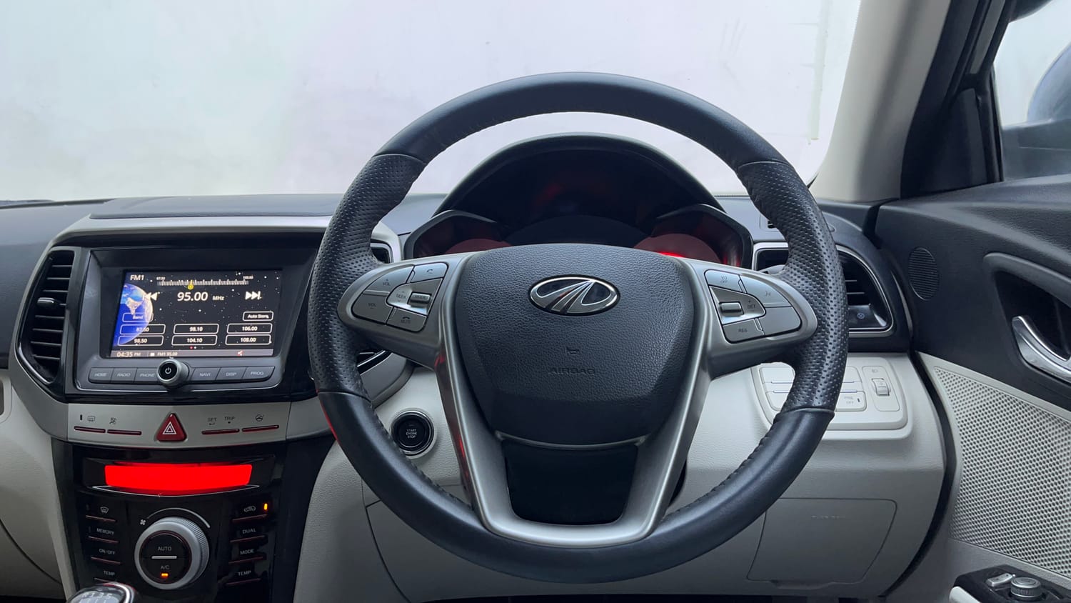 Used 2022 Mahindra XUV 300 W8 (O) 1.2 Petrol Petrol Manual interior STEERING VIEW