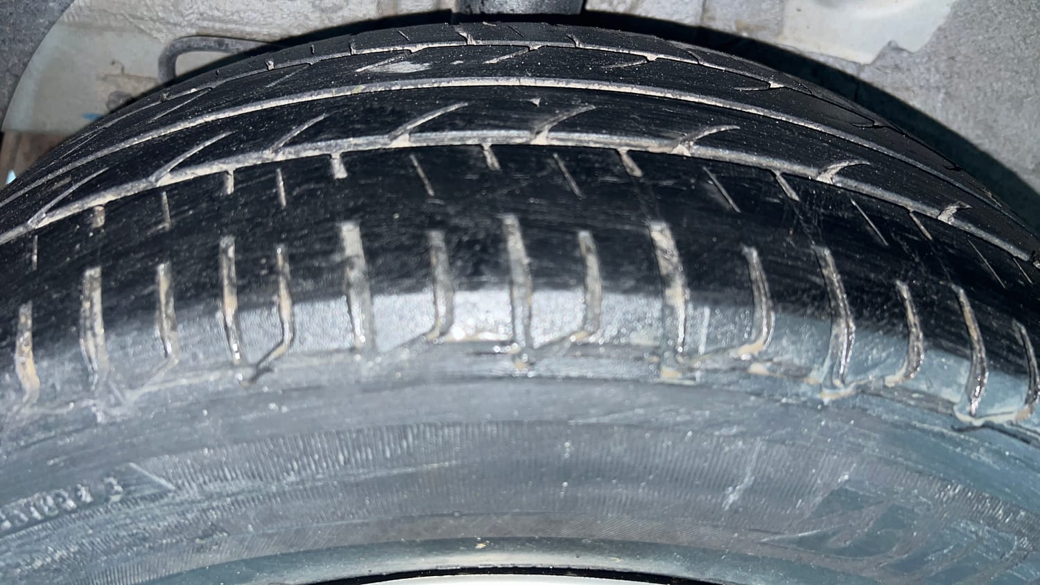Used 2017 Hyundai Elite i20 Magna Executive 1.2 Petrol Manual tyres RIGHT REAR TYRE TREAD VIEW