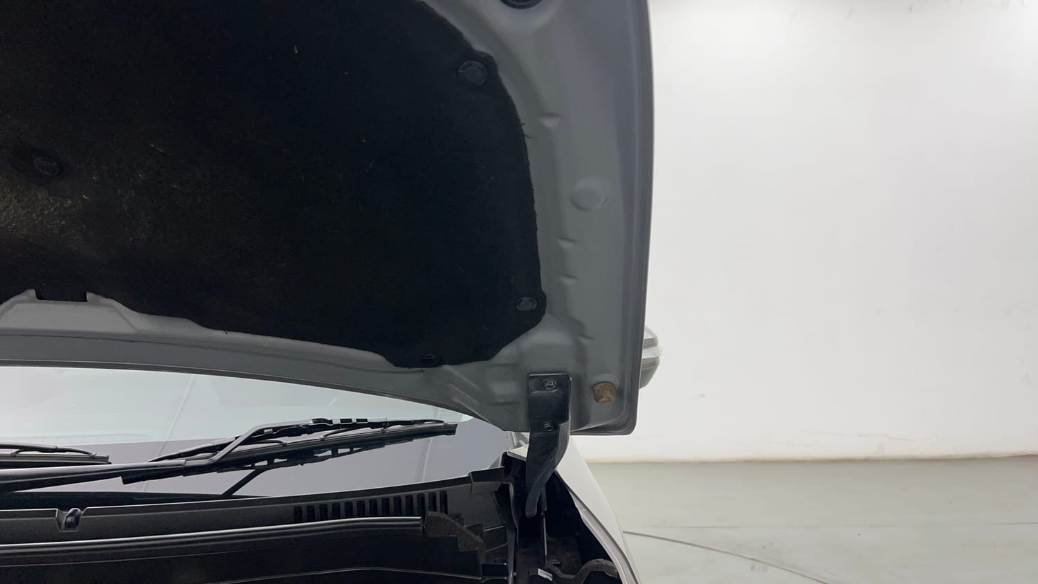 Used 2023 Maruti Suzuki Brezza ZXi Petrol Manual engine ENGINE LEFT SIDE HINGE & APRON VIEW