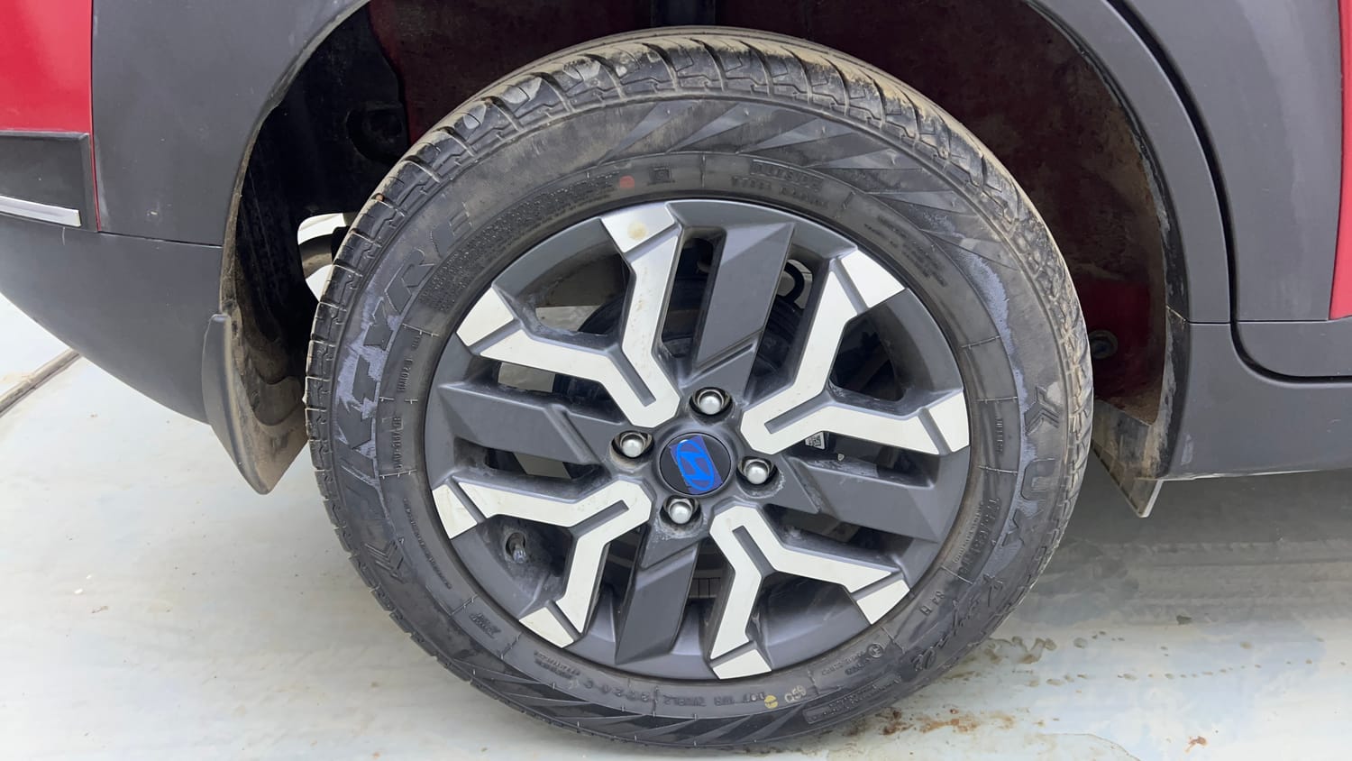 Used 2024 Hyundai Exter SX (O) Connect 1.2 AMT Petrol Automatic tyres RIGHT REAR TYRE RIM VIEW