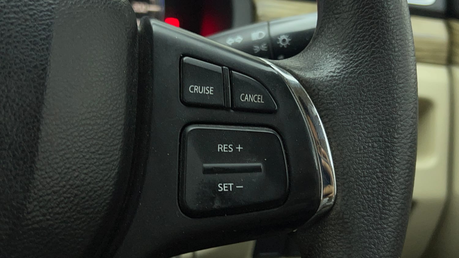 Used 2018 Maruti Suzuki Ciaz Delta Hybrid 1.5 Petrol Manual top_features Cruise control