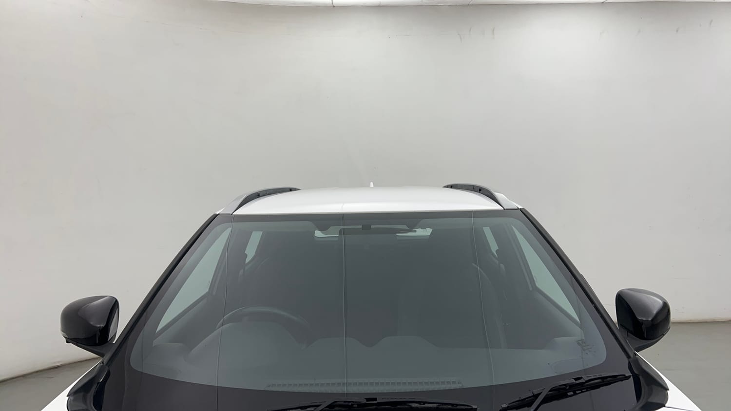Used 2024 Nissan Magnite XV Premium Turbo CVT Petrol Automatic exterior FRONT WINDSHIELD VIEW