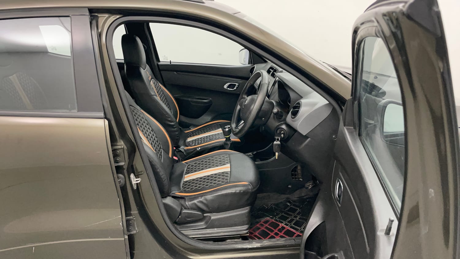 Used 2019 Renault Kwid RXT (O) 1.0 SCE Edition Petrol Manual interior RIGHT SIDE FRONT DOOR CABIN VIEW