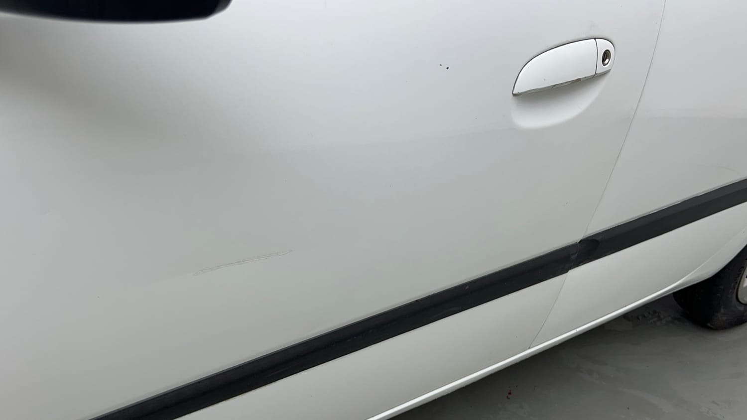 Used 2013 Hyundai i10 Magna 1.1 iRDE2 Petrol Manual dents MINOR SCRATCH