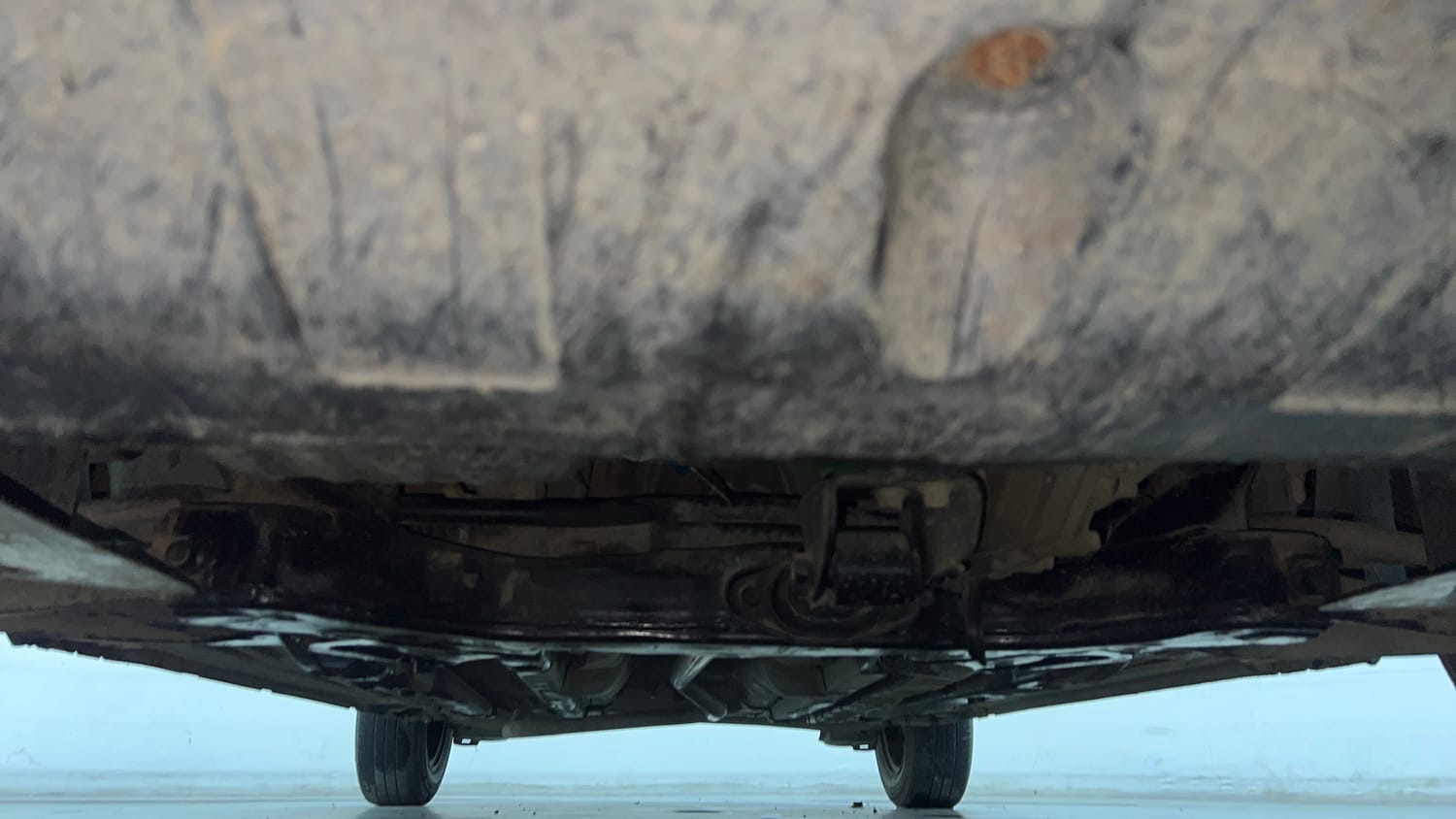 Used 2017 Hyundai Elite i20 Magna Executive 1.2 Petrol Manual extra FRONT LEFT UNDERBODY VIEW