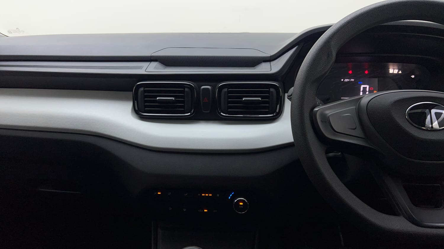 Used 2025 Tata Punch Pure (o) Petrol Manual interior MUSIC SYSTEM & AC CONTROL VIEW