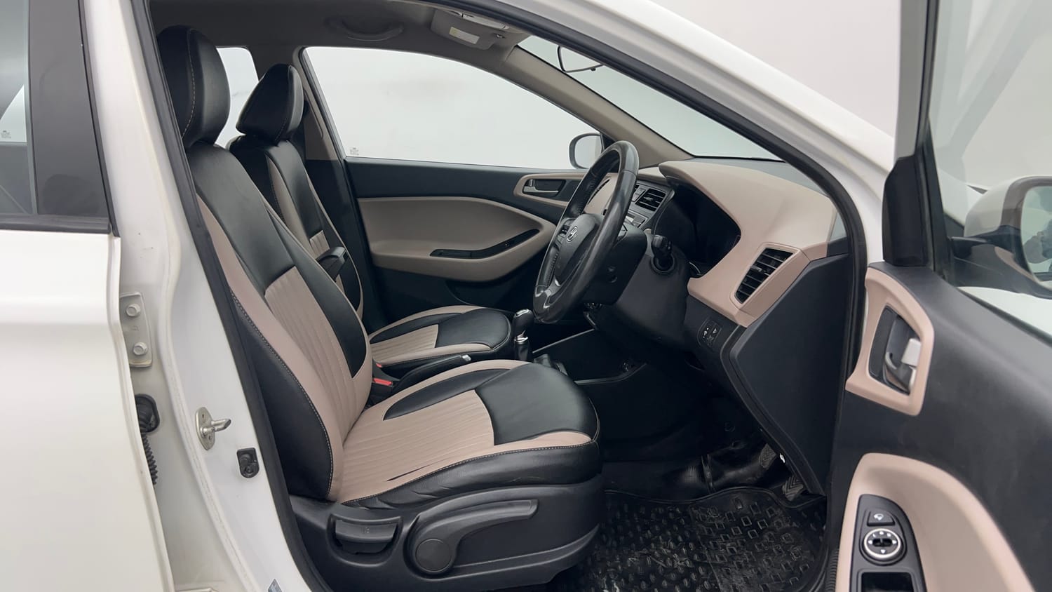 Used 2017 Hyundai Elite i20 Asta 1.2 Petrol Manual interior RIGHT SIDE FRONT DOOR CABIN VIEW