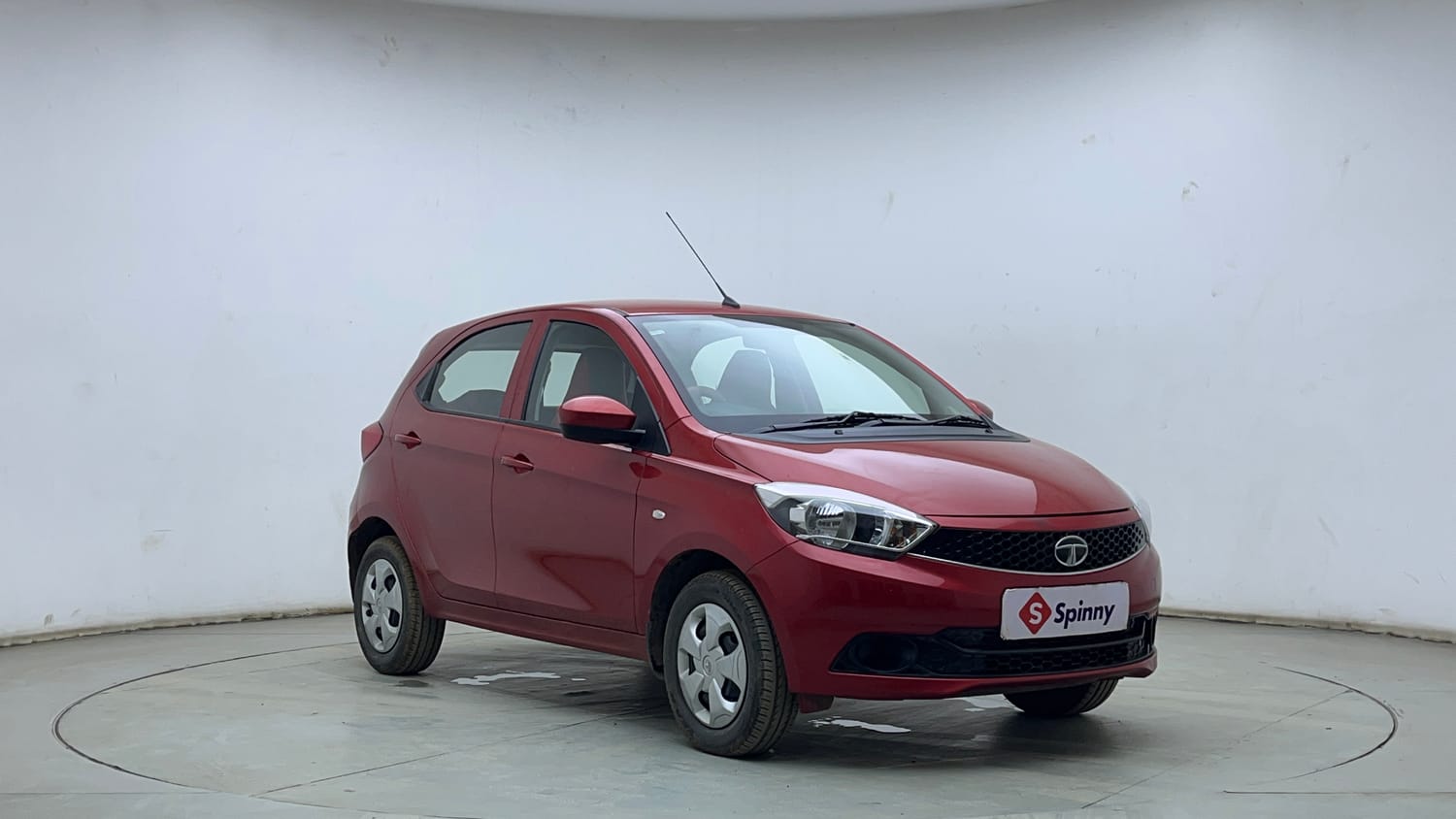 Used 2018 Tata Tiago Revotron XT Petrol Manual exterior RIGHT FRONT CORNER VIEW