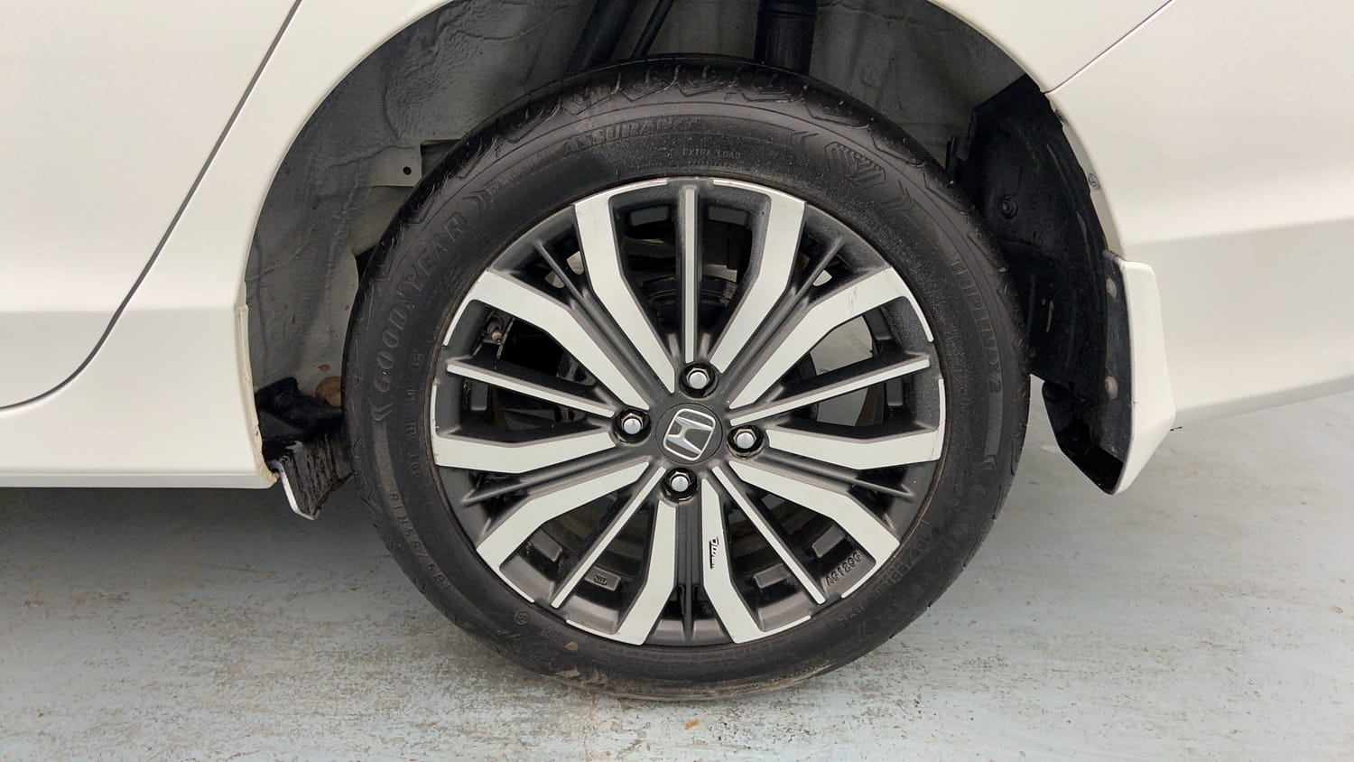 Used 2019 Honda City VX Petrol Petrol Manual tyres LEFT REAR TYRE RIM VIEW