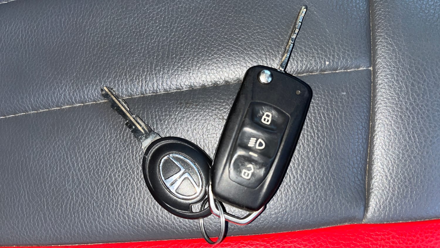 Used 2018 Tata Tiago Revotron XT Petrol Manual extra CAR KEY VIEW