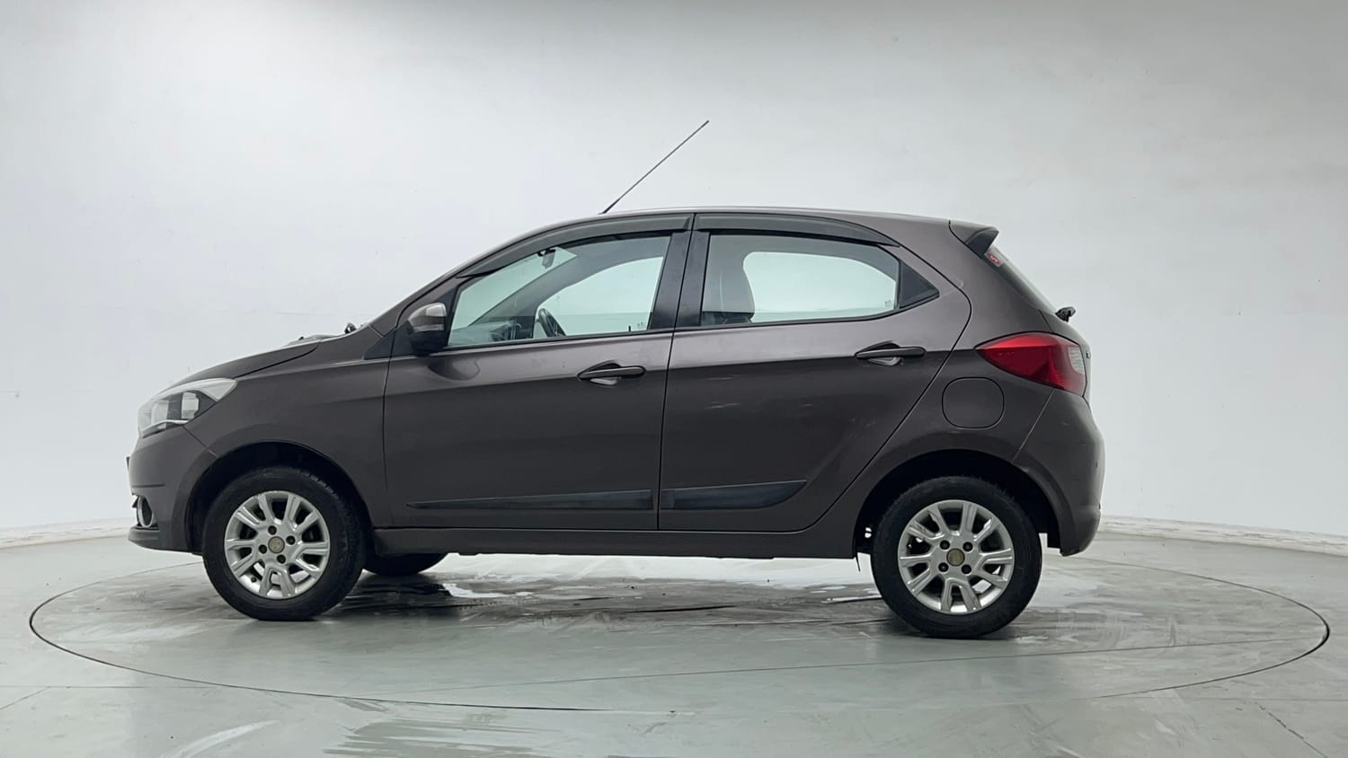 Used 2018 Tata Tiago XZ CNG (Outside Fitted) Cng Manual exterior LEFT SIDE VIEW