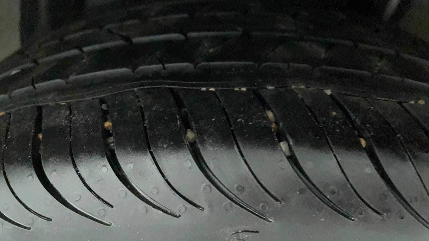 Used 2023 Hyundai Verna SX (O) 1.5 Turbo Petrol MT Petrol Manual tyres LEFT REAR TYRE TREAD VIEW